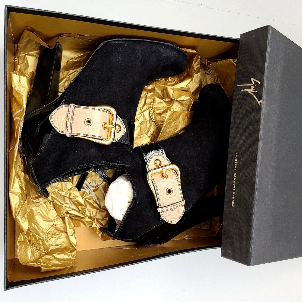 Giuseppe Zanotti Black Bootie - Picture 9 of 16